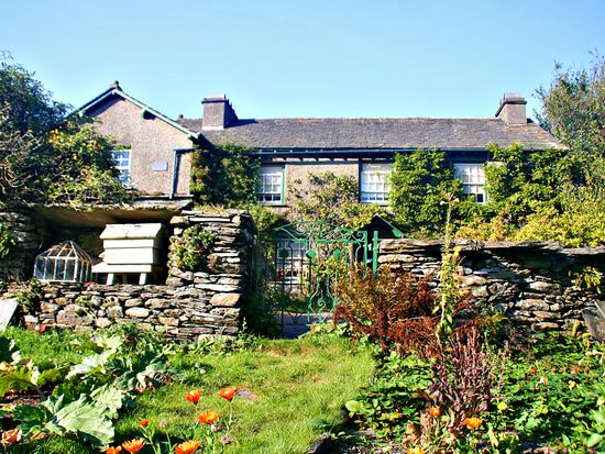 UK_Lake District_Near Sawrey_Hill Top_pixta_529680_M