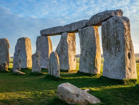 UK_England_Stonehenge_shutterstock_625998677
