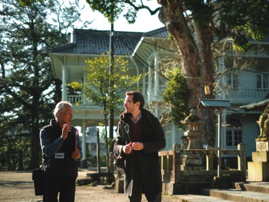 松江城ガイドツアー 水の都松江で伝統的な漆の絵付け＋お点前体験付き 大名茶人の愛したお茶文化を感じる＜3時間30分／松江市＞