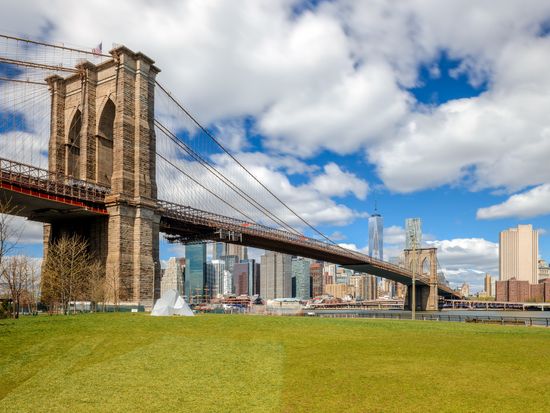 USA_New York_Brooklyn bridge_shutterstock_228213607