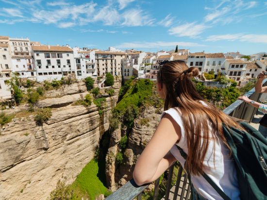 マドリード・コルドバへの移動日に最適！断崖絶壁の町ロンダ アンダルシアの白い村 セテニル立ち寄り ＜貸切／グラナダ発 ロンダ着＞