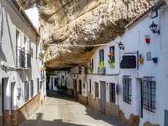 pixta_82703198_L