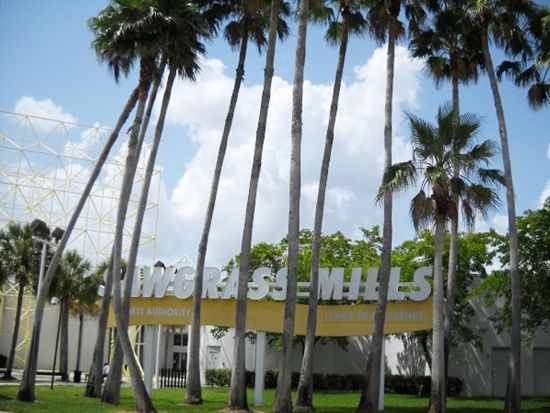 全米最大級のアウトレットモール「ソーグラス・ミルズ」 ショッピングツアー ＜日本語ドライバーガイド＞