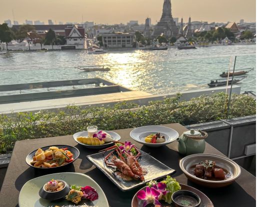 チャオプラヤ川クルーズ＆ルーフトップレストラン夜景鑑賞ディナー　ウェルカムドリンク付き＜現地集合／セットディナー＞byスパトラ