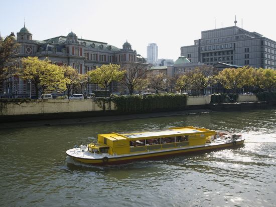 【笑いあふれる！道頓堀も！大阪をぐるっと巡るツアー】落語家と行く！なにわ探検クルーズ  落語家が面白おかしく名所をご案内！ひと味違う船旅へ＜乗合便／大阪市＞