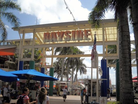 マイアミ　豪邸拝見クルージング＆ショッピングツアー ＜日本語ドライバーガイド＞