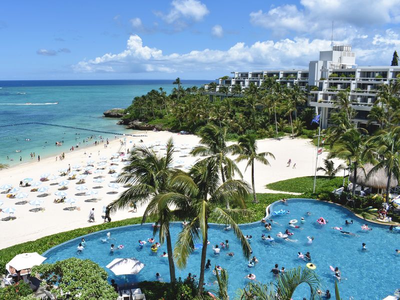 ビーチとラグーンプール1