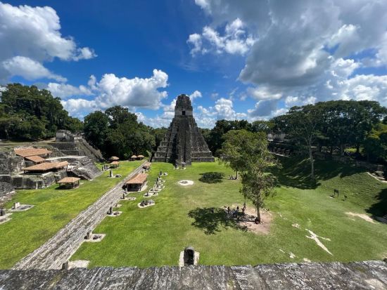 世界遺産ティカル遺跡日帰り観光ツアー＜往復飛行機利用／昼食付／日本語または英語ガイド／グアテマラシティ又はアンティグア発＞