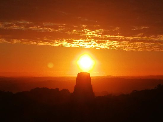 世界遺産ティカル遺跡日帰り観光ツアー＜往復飛行機利用／昼食付／日本語または英語ガイド／グアテマラシティ又はアンティグア発＞