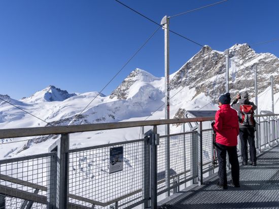 ユングフラウヨッホ展望台と氷の宮殿　日帰りツアー＜日本語ガイド／インターラーケン発＞