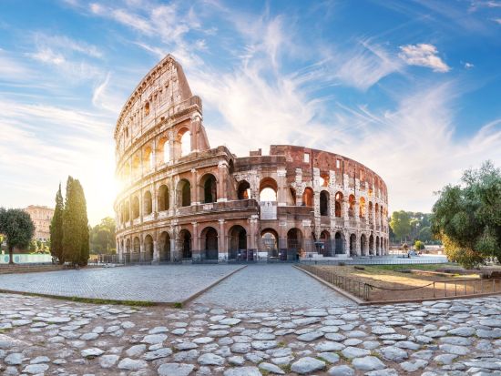 世界遺産コロッセオ 夕方からの特別入場ツアー！アリーナフロア入場＋フォロ・ロマーノ外観見学＜5～10月／英語ガイド／混載／約2時間／ローマ発＞申込時に即予約確定