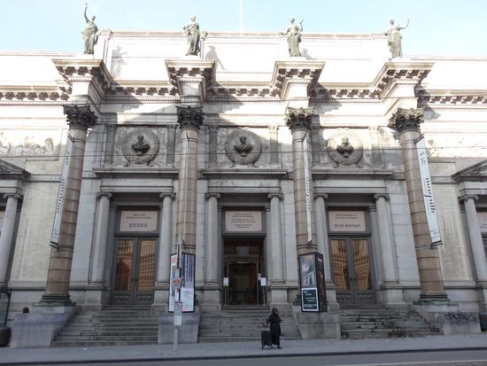 Museum_Facade_2500
