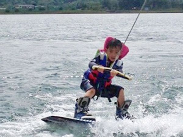 山中湖ウェイクボード 2セット／15分 初心者大歓迎 大自然の中で風を