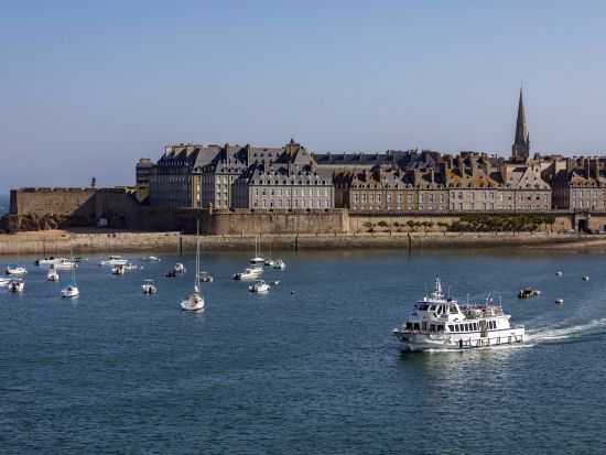 高速鉄道TGVで行く！モンサンミッシェル＋サンマロ 日帰りツアー　日本語ガイドが修道院をご案内＜1～6名＞by [みゅう]