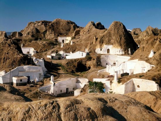 欧州最大のクリスタル洞窟！プルピ晶洞＆洞窟住居の町グアディクス 日帰り観光ツアー＜専用車／英語／グラナダ発＞