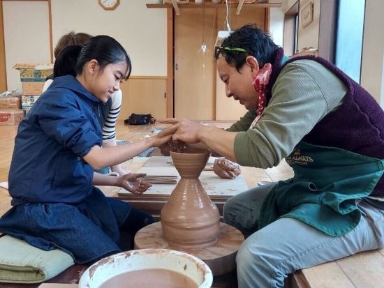 山口県伝統工芸品「萩焼」作陶体験 作家・波多野英生氏に習う陶芸体験物語 焼き上がりまでの工程レポート付きで世界にひとつの器をお届け＜貸切／3時間／送料込／萩市＞