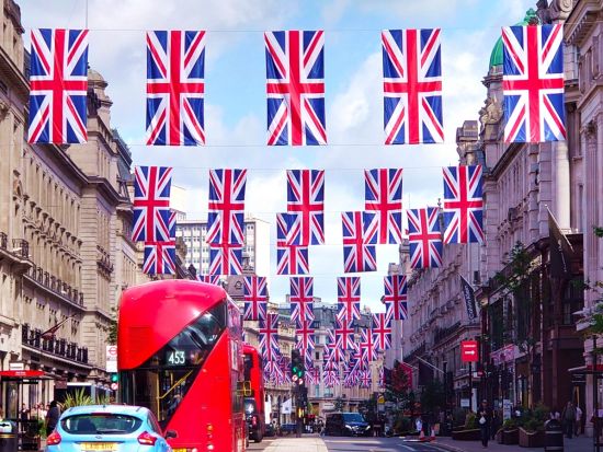 【プライベート】ロンドン三大宮殿と王室ゆかりの地を訪ねるロイヤルウォークツアー　世界遺産ウエストミンスター寺院入場券付＜日本語＞ by アートローグ