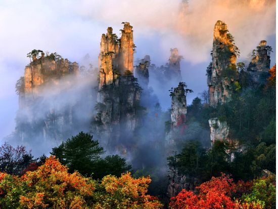 【上海発2泊3日間】中国絶景「張家界」、世界遺産「武陵源」を巡るプライベートツアー※天子山＋宝峰湖＋天門山＜往復航空券付／プルマンホテル2連泊／昼食付＞