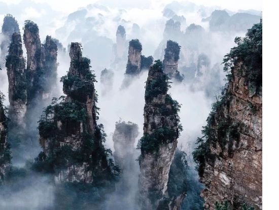 【上海発2泊3日間】中国絶景「張家界」、世界遺産「武陵源」を巡るプライベートツアー※天子山＋宝峰湖＋天門山＜往復航空券付／プルマンホテル2連泊／昼食付＞