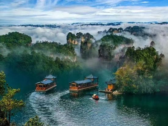 【上海発2泊3日間】中国絶景「張家界」、世界遺産「武陵源」を巡るプライベートツアー※天子山＋宝峰湖＋天門山＜往復航空券付／プルマンホテル2連泊／昼食付＞