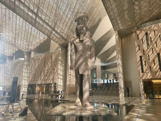 グランドホール2 (ラムセス2世像）