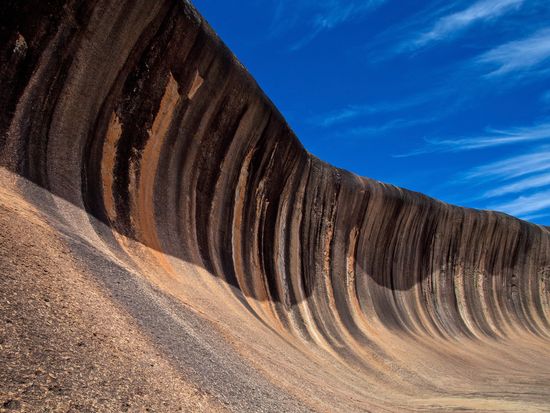 Australia_Perth_Wave_Rock_shutterstock_159746042