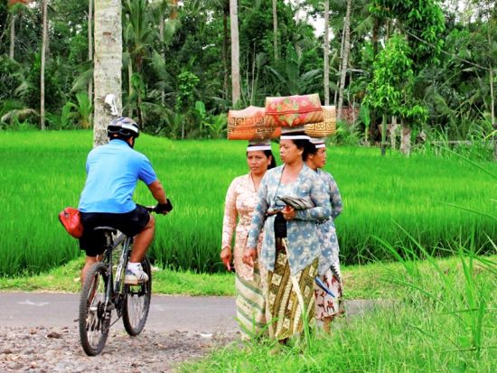 バトゥール サイクリングツアー　バトゥール山や現地の村をめぐる ＜インドネシア料理のビュッフェランチ＆モーニングティー付き／英語ガイド＞