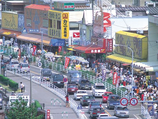 寺泊魚の市場通り
