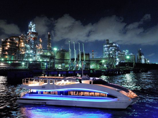 工場夜景ジャングルクルーズ　夜景のプロがプロデュース！快適なラグジュアリークルーザー採用＆工場夜景ガイドの解説付き＜1名から催行／90分／ピア赤レンガ桟橋発＞ 