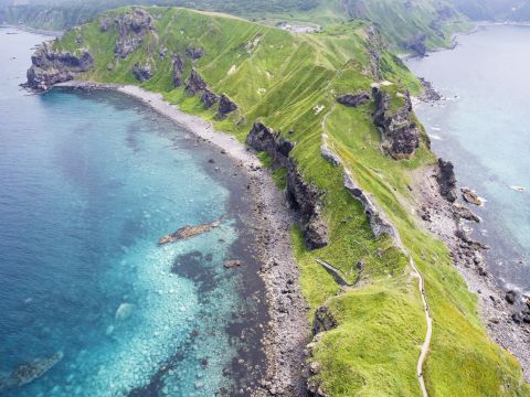 札幌発 積丹半島 日帰りバスツアー 積丹神威岬＋島武意海岸＋海鮮丼ランチ付き＜5～9月／1名から催行／札幌駅発着＞by 北海道中央バス