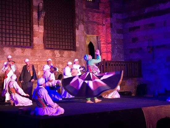 エジプト文化省主催！スルタン・グーリー廟で楽しむタンヌーラ伝統舞踊ナイトショー＋往復送迎＜水・土催行／日本語アシスタント／カイロ発／専用車＞