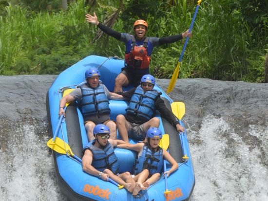 トラガワジャ川 ラフティングツアー ＜ビュッフェランチ付き／英語ガイド＞