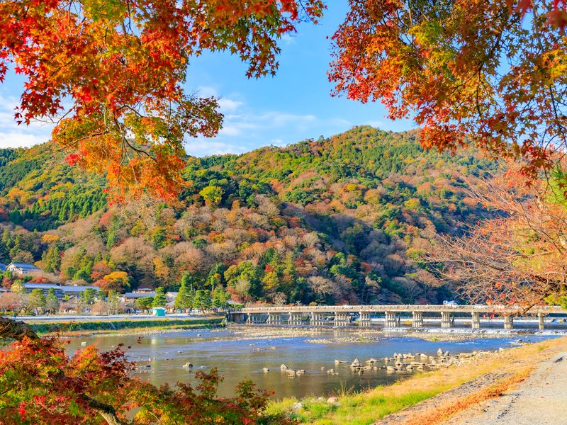 Japan_Kyoto_Arashiyama_Autumn_pixta_71968136