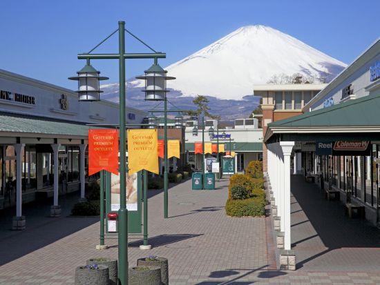 東京発日帰りバスツアー 富士山五合目＆御殿場プレミアム・アウトレットで名峰と買い物を満喫！英語ガイドと巡る人気観光スポット＜英語ガイド／インバウンド向けツアー＞