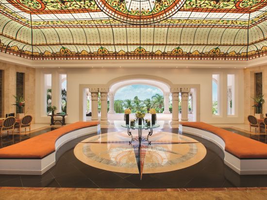 【ハイアットジラーラカンクンご宿泊者限定】ウエディング写真＆動画撮影プラン！選べるウエディングドレス5着付＜4時間／写真データ100枚付／衣装レンタル無料＞