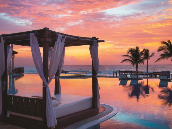 【ハイアットジラーラカンクンご宿泊者限定】ウエディング写真＆動画撮影プラン！選べるウエディングドレス5着付＜4時間／写真データ100枚付／衣装レンタル無料＞