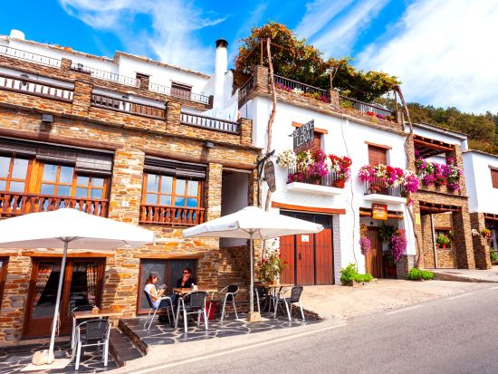 アルプハラとアンダルシアの白い村 パンパネイラ＆カピレイラ＆フリヒリアナ 1日観光プライベートツアー＜グラナダ発マラガ着＞