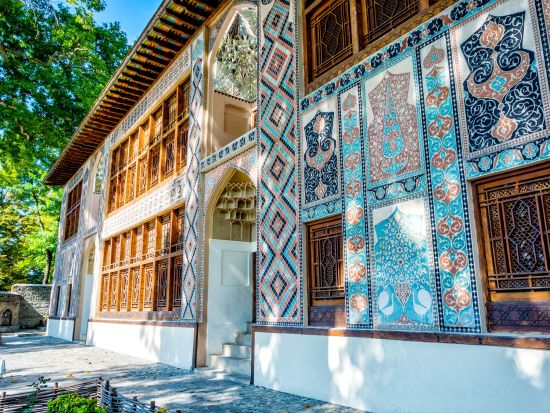 魅惑のカフカスを巡る6泊7日！アゼルバイジャン＋ジョージア＋アルメニア周遊ツアー＜車＋ガイド貸切／5月～10月／食事・宿泊付／アゼルバイジャン発＞