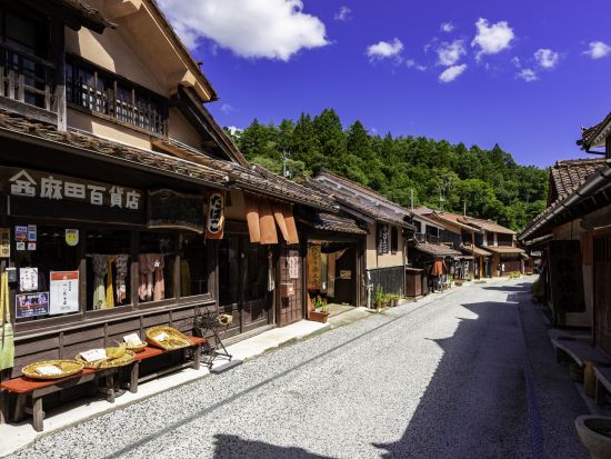 貸切観光タクシー ノスタルジック岡山 吹屋ふるさと村・紺屋川美観地区・備中松山城を訪れる 空港送迎も可＜6時間／1～9名／岡山・倉敷発着＞by倉敷タクシー