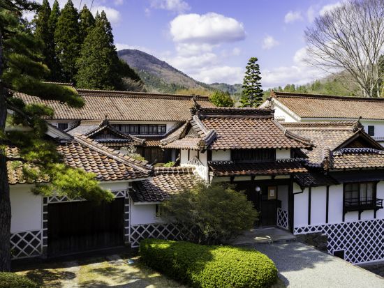 貸切観光タクシー ノスタルジック岡山 吹屋ふるさと村・紺屋川美観地区・備中松山城を訪れる 空港送迎も可＜6時間／1～9名／岡山・倉敷発着＞by倉敷タクシー