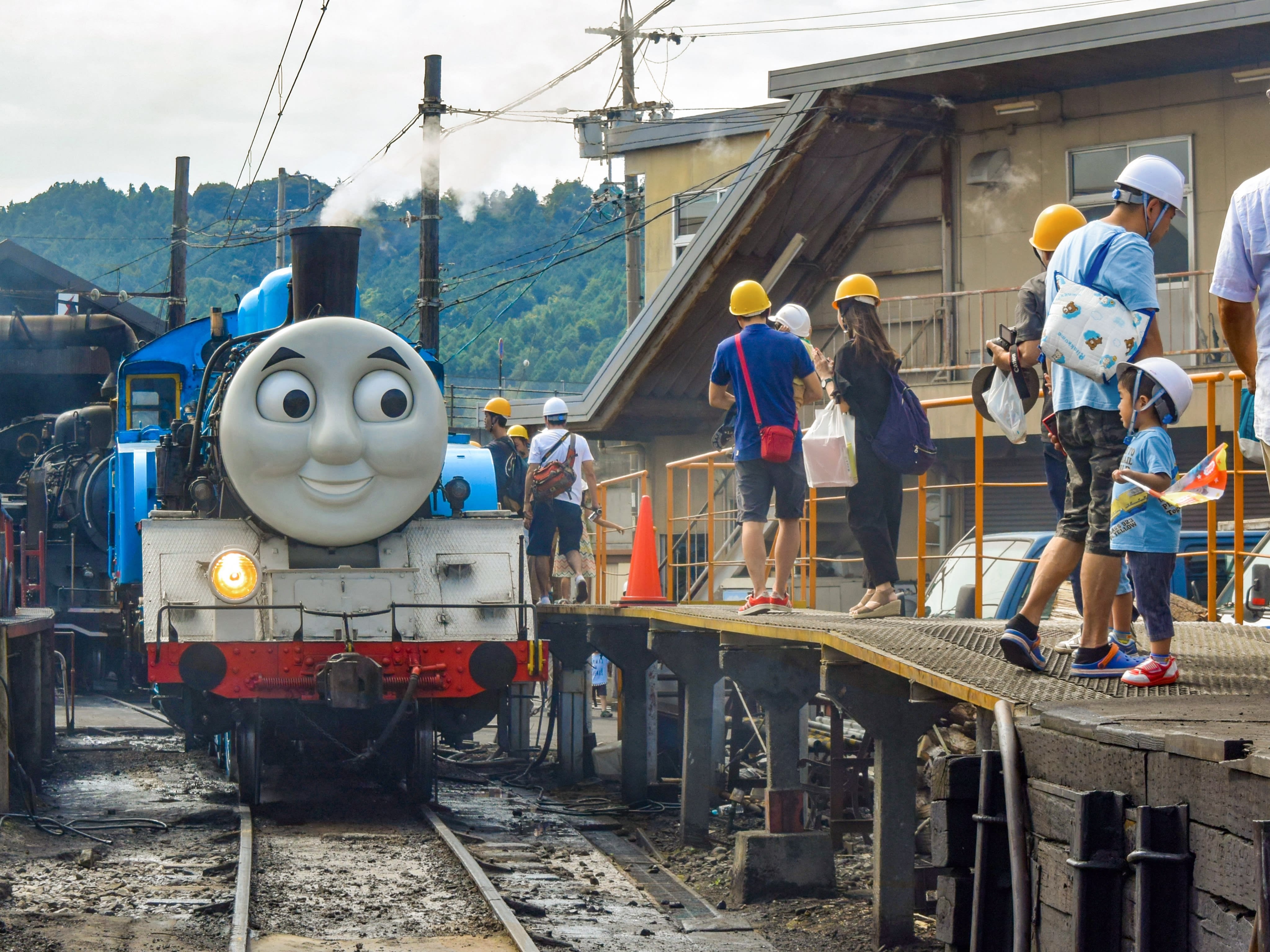 静岡日帰りバスツアー 大人気の大井川鐵道「きかんしゃトーマス号」に乗車＋体験型フードパークで緑茶体験＜7～8月／名古屋発着＞ |  名古屋・愛知の観光&遊び・体験・レジャー専門予約サイト VELTRA(ベルトラ)