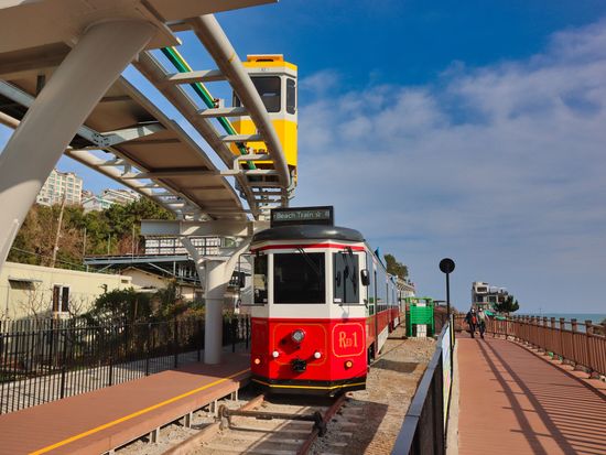 Korea_Busan_Haeunde Blueline Park_pixta_75671035