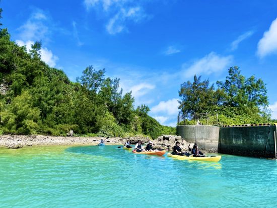 アドベンチャーシーカヤックツアー 穏やかなコースで初心者や家族連れ、シニアの方にもオススメ！雨の日も参加OK＜2時間／宮古島＞