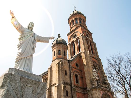 Korea_Jeonju_Jeondong Cathedral_全州殿洞聖堂_shutterstock_1234946026