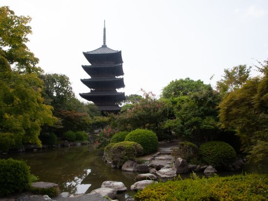 世界遺産・東寺を巡る　地元ガイドと行く真言密教始まりの地 ウォーキングツアー＜2時間半／近鉄東寺駅発／京都市＞