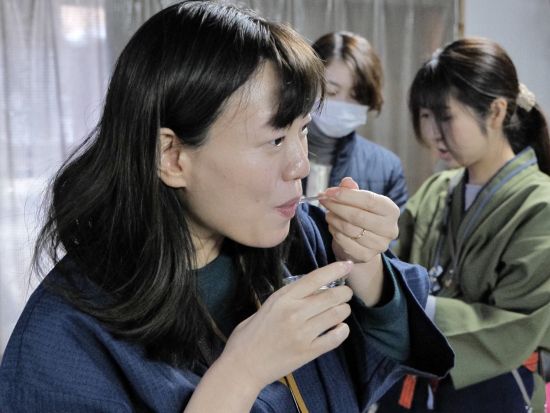 醤油蔵見学とマイ醤油づくり みたらし団子焼き体験付き＜午後／明日香村＞