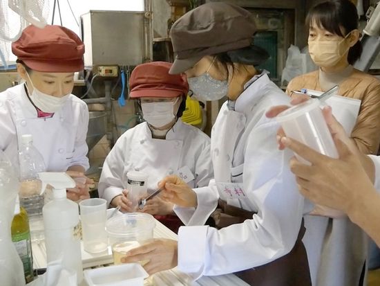 making_tofu_6-1024x671