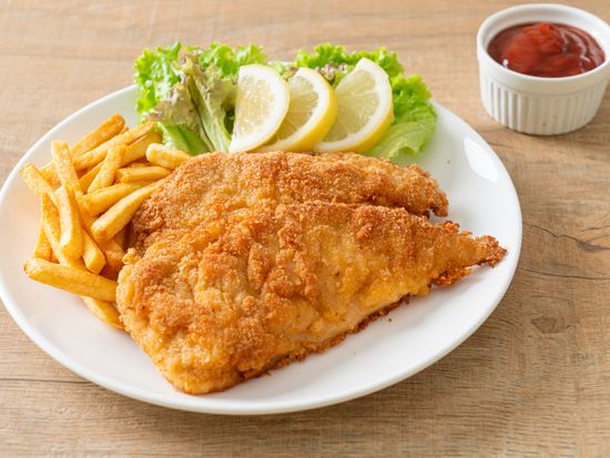 Germany_Food_Schnitzel_pixta_103863629_M