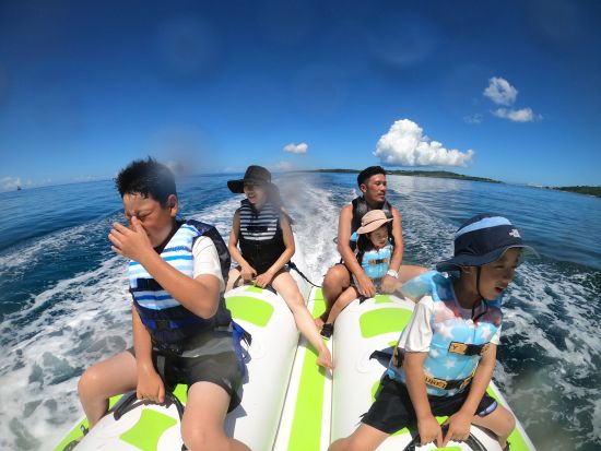 マリンアクティビティ4種セットで海遊び体験！ 6種類のマリンスポーツから自由にカスタマイズ可能 1時間遊べる体験プラン＜1時間／6歳～／本島中部 宜野湾市＞