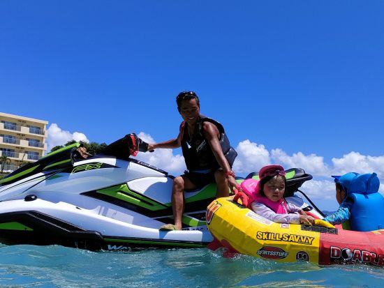 マリンアクティビティ4種セットで海遊び体験！ 6種類のマリンスポーツから自由にカスタマイズ可能 1時間遊べる体験プラン＜1時間／6歳～／本島中部 宜野湾市＞